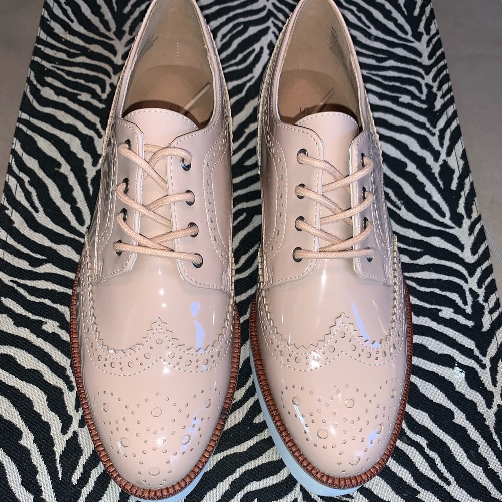 Eclectic patent leather platform dress shoe  💞